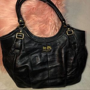 Will hold! 🤲🏼 💜👜 Coach Leather Purse